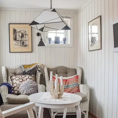 Apartment Stunning In Lindesnes W/ 2 Bedrooms