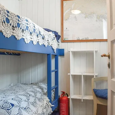 Stunning In Lindesnes W/ 2 Bedrooms Lägenhet Fjellskar