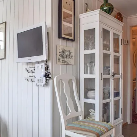 Stunning In Lindesnes W/ 2 Bedrooms * Fjellskar