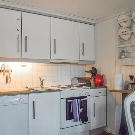 Apartment Stunning In Lindesnes W/ 2 Bedrooms Fjellskar